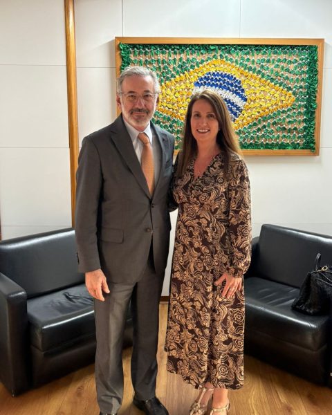 Legenda: Reunião no MDIC com o secretário-executivo Márcio Elias Rosa.